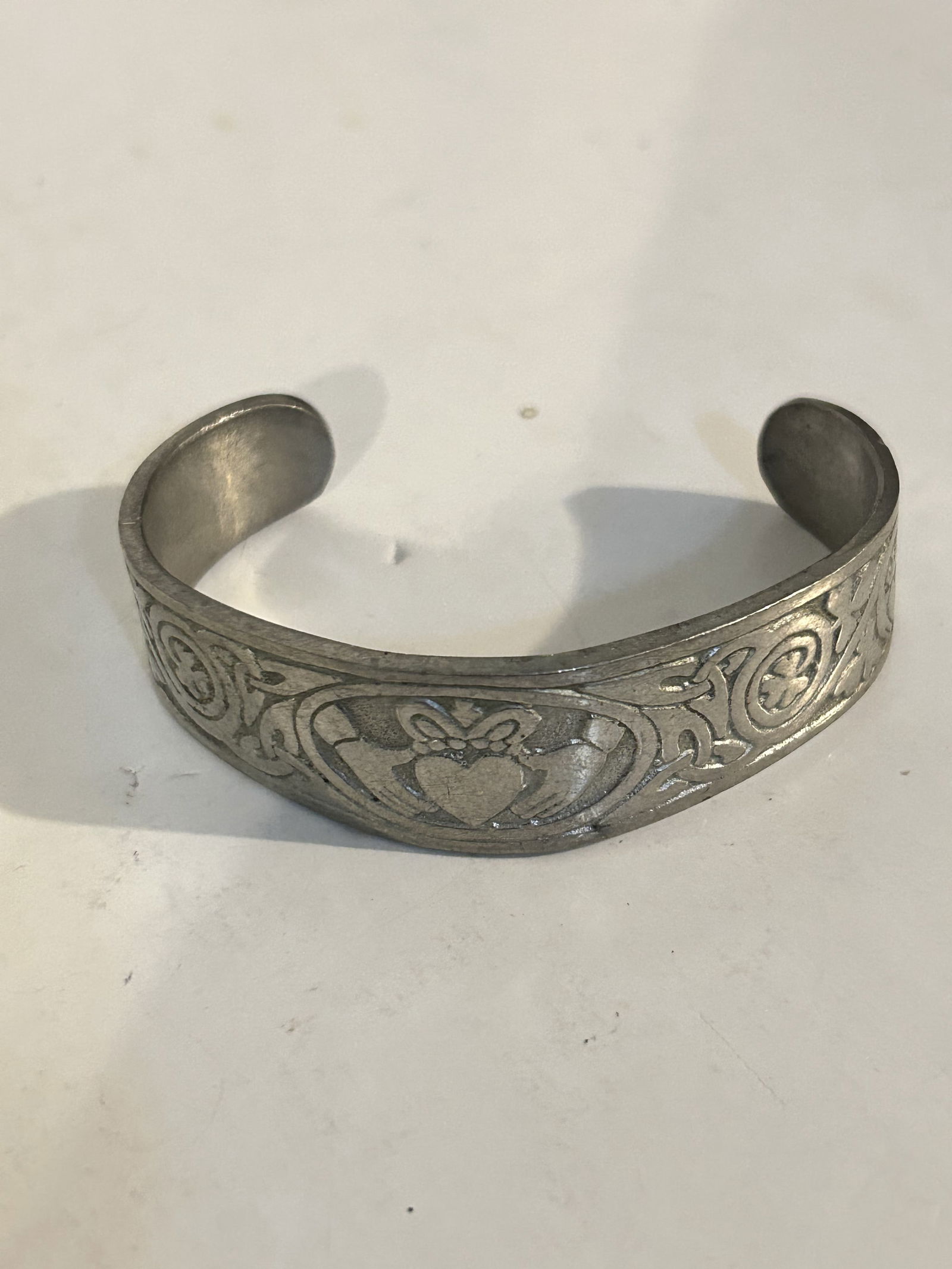 vintage scottland claddagh pewter bracelet cuff 8": vintage scottland claddagh pewter bracelet cuff 8" Please view all photos as they are part of the description and condition of this Item, Feel free to contact me with questions or picture requests! Us