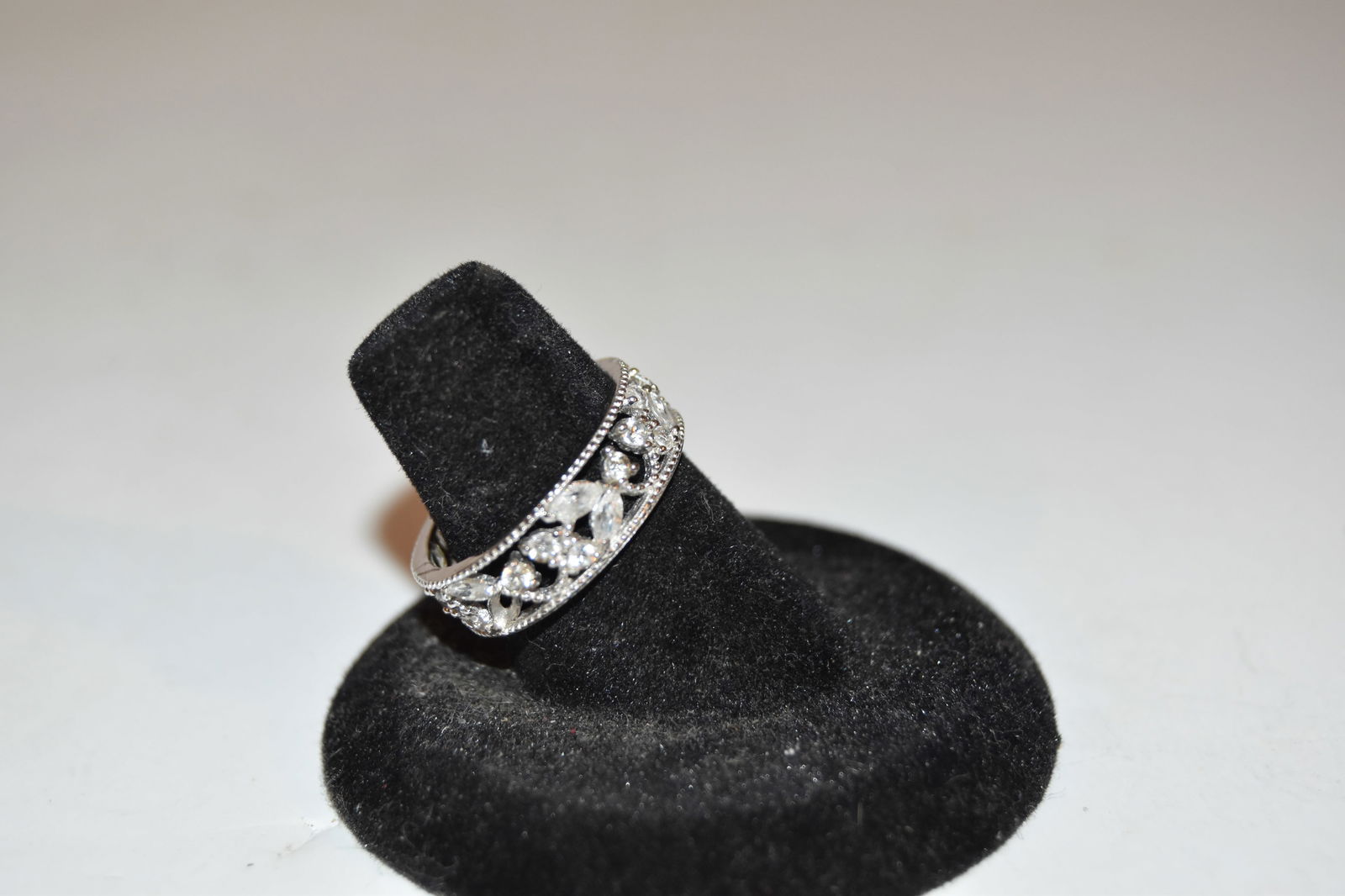 Vintage Sterling Silver CZ Ring sz 7 missing one stone (1 of 4)