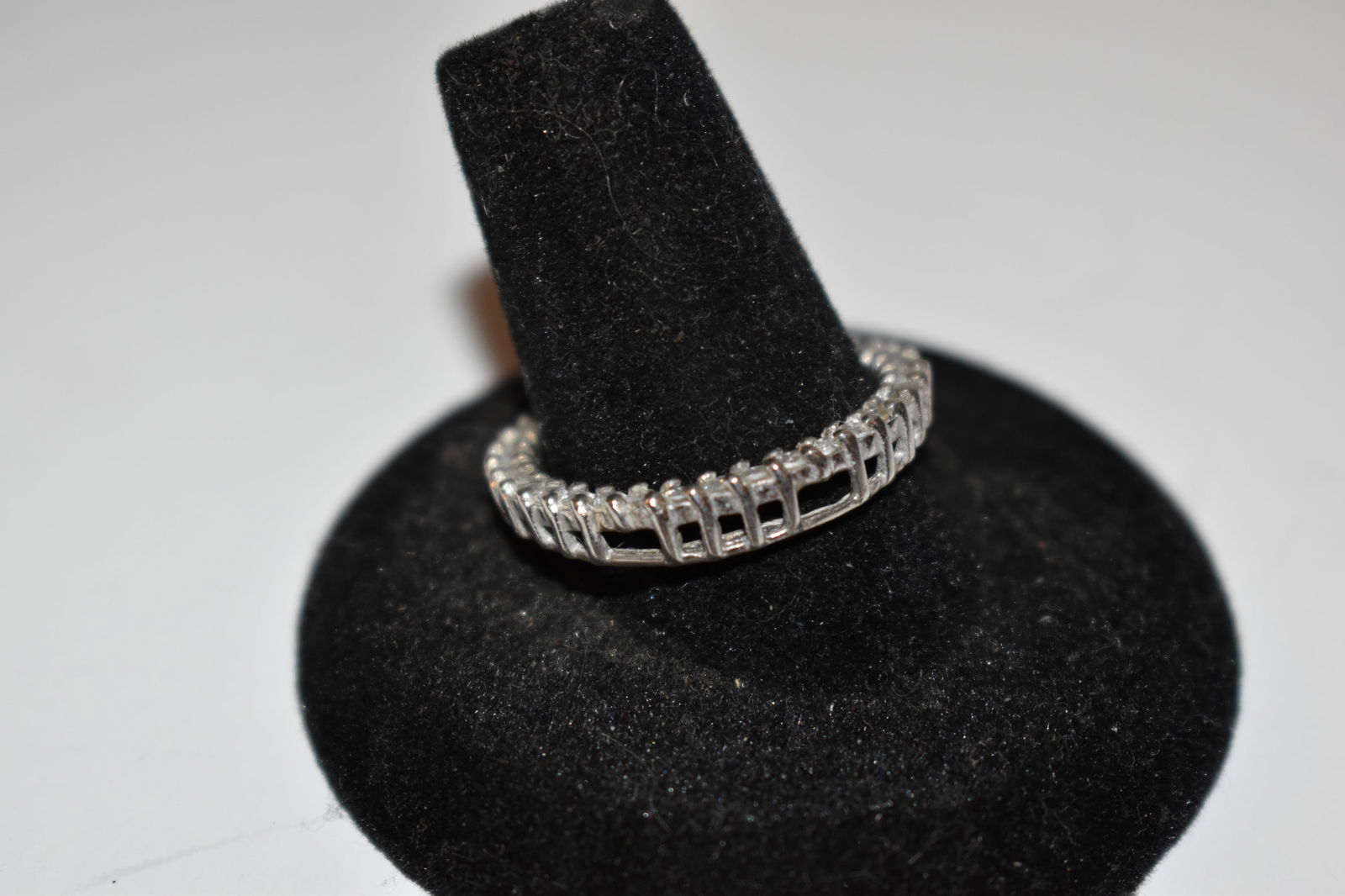 Vintage Sterling Silver rhinestone Ring size 9 (1 of 3)