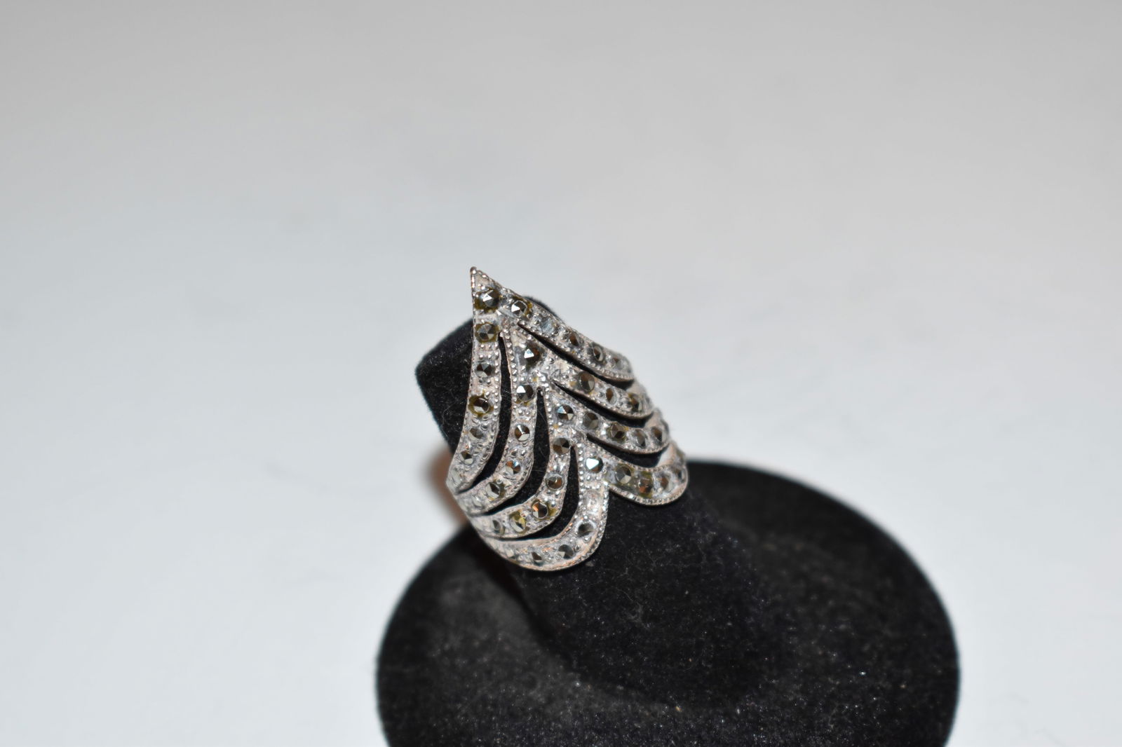Vintage Sterling Silver marcasite Ring Sz 5 (1 of 4)