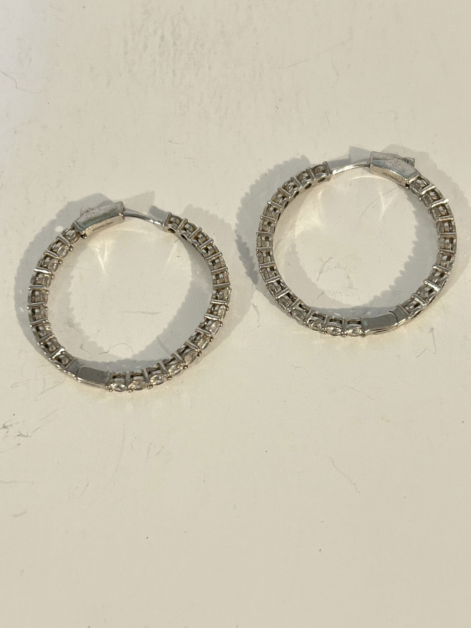 Vintage Sterling silver rhinestone 1 3/8" Earrings: Vintage Sterling silver rhinestone 1 3/8" Earrings Please view all photos as they are part of the description and condition of this Item, Feel free to contact me with questions or picture requests! Us