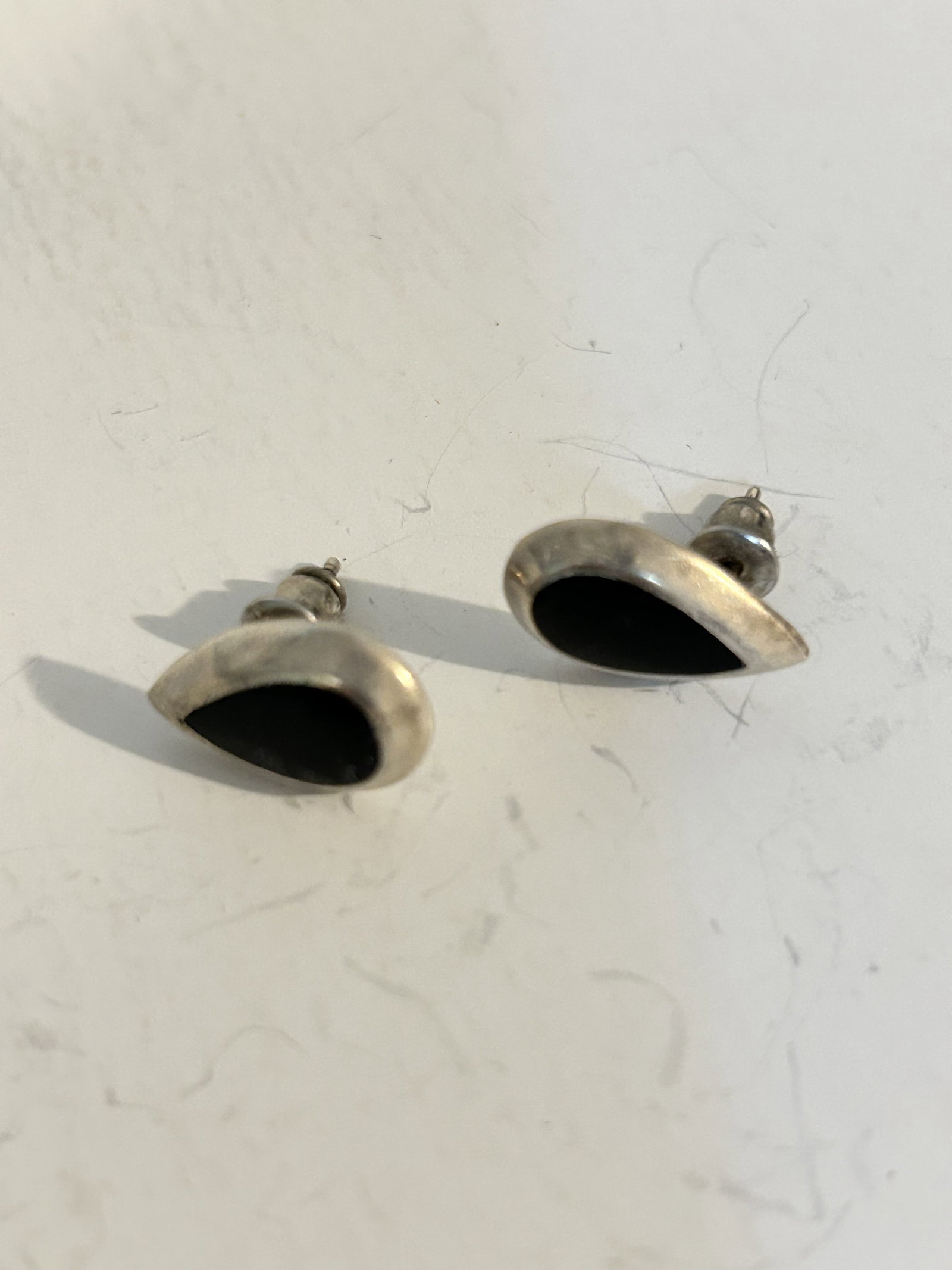 Vintage Sterling Silver tear drop onyx Earrings: Vintage Sterling Silver tear drop onyx Earrings Please view all photos as they are part of the description and condition of this Item, Feel free to contact me with questions or picture requests! Used 