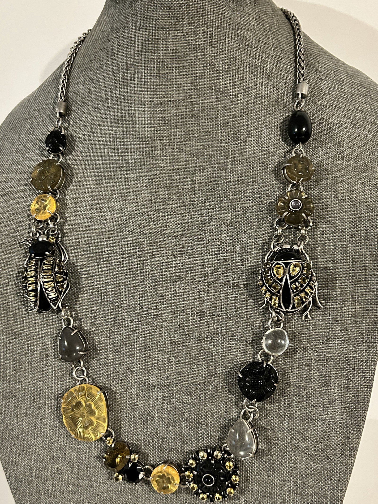 Vintage PJM Flower beetle gemstone Necklace 28": Vintage PJM Flower beetle gemstone Necklace 28" Please view all photos as they are part of the description and condition of this Item, Feel free to contact me with questions or picture requests! Used 