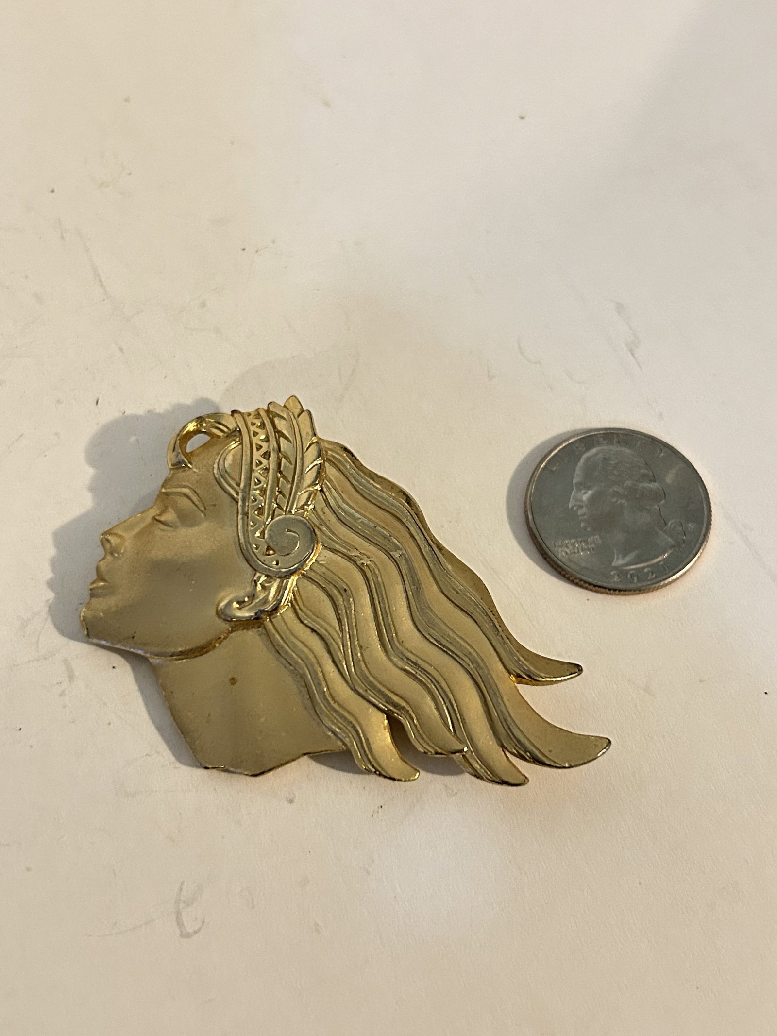 Vintage JJ Jonette Jewellery Art Nouveau goldtone Pin/Brooch Signed: Vintage JJ Jonette Jewellery Art Nouveau goldtone Pin/Brooch Signed Please view all photos as they are part of the description and condition of this Item, Feel free to contact me with questions or pic