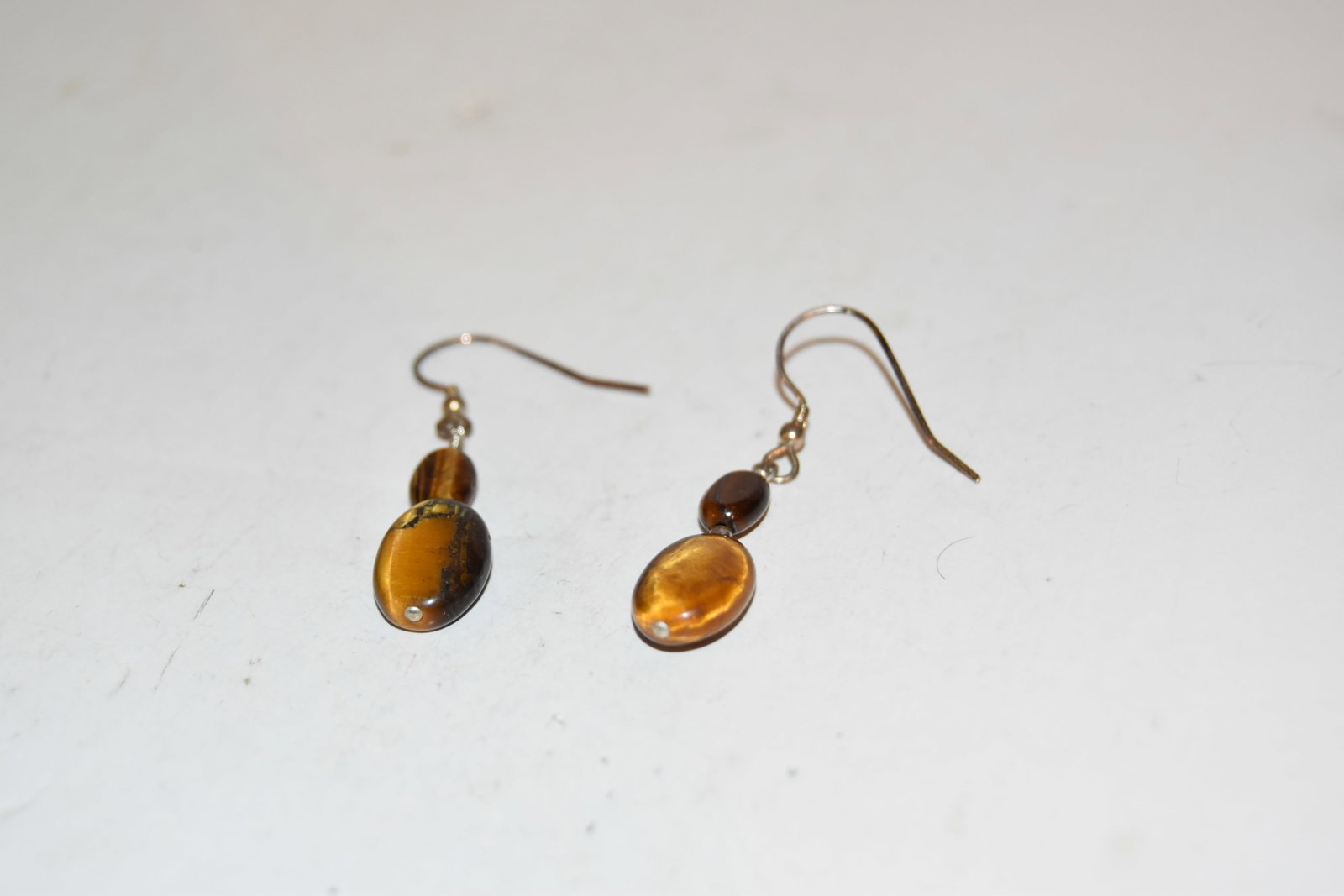 Vintage Sterling Silver tigers eye pierced earrings: Vintage Sterling Silver tigers eye pierced earrings Please view all photos as they are part of the description and condition of this Item, Feel free to contact me with questions or picture requests! U