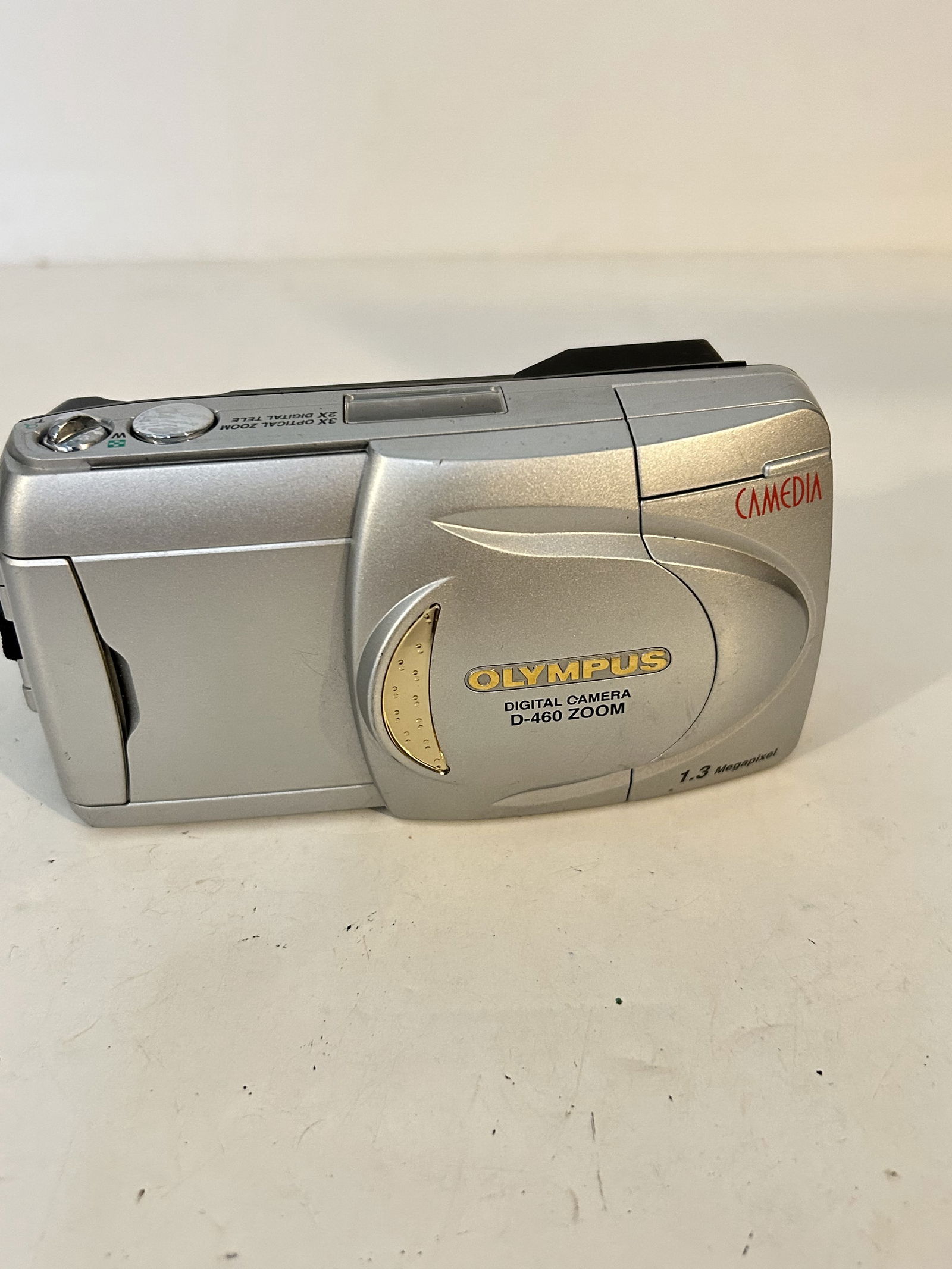 Olympus Vintage Digital Camera D-460 Zoom works (1 of 4)