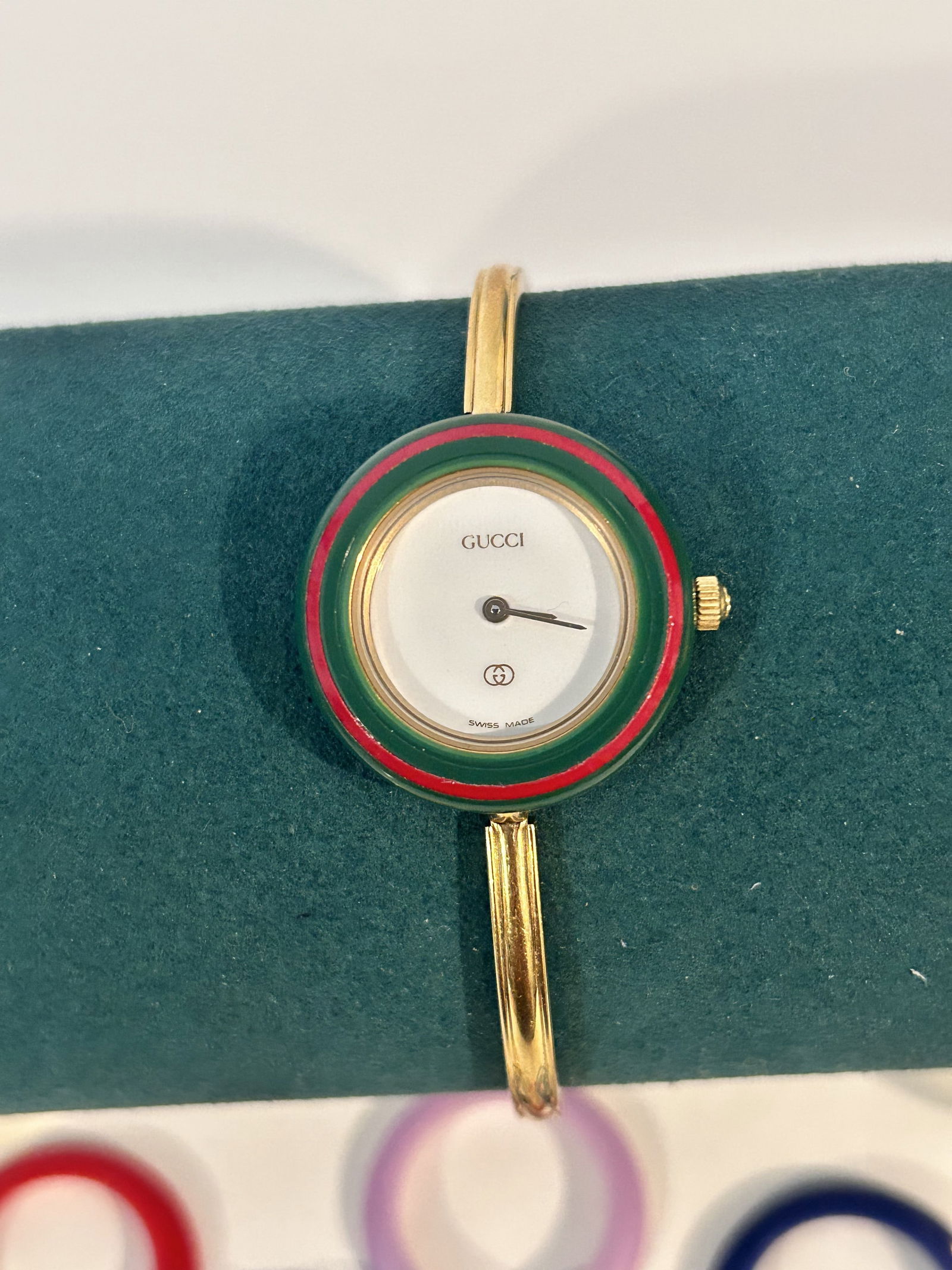Vintage Gucci Interchangeable Bezel Bangle Watch 1100-L Works great 8 colors (1 of 6)