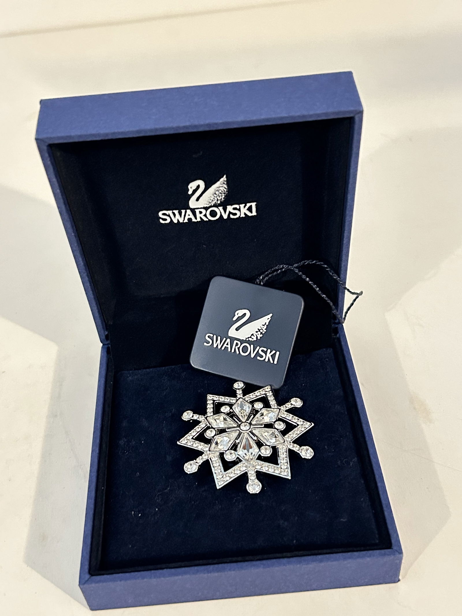 Vintage Signed Swarovski Snowflake Crystal Brooch Pin Silver Tone Holiday (1 of 7)