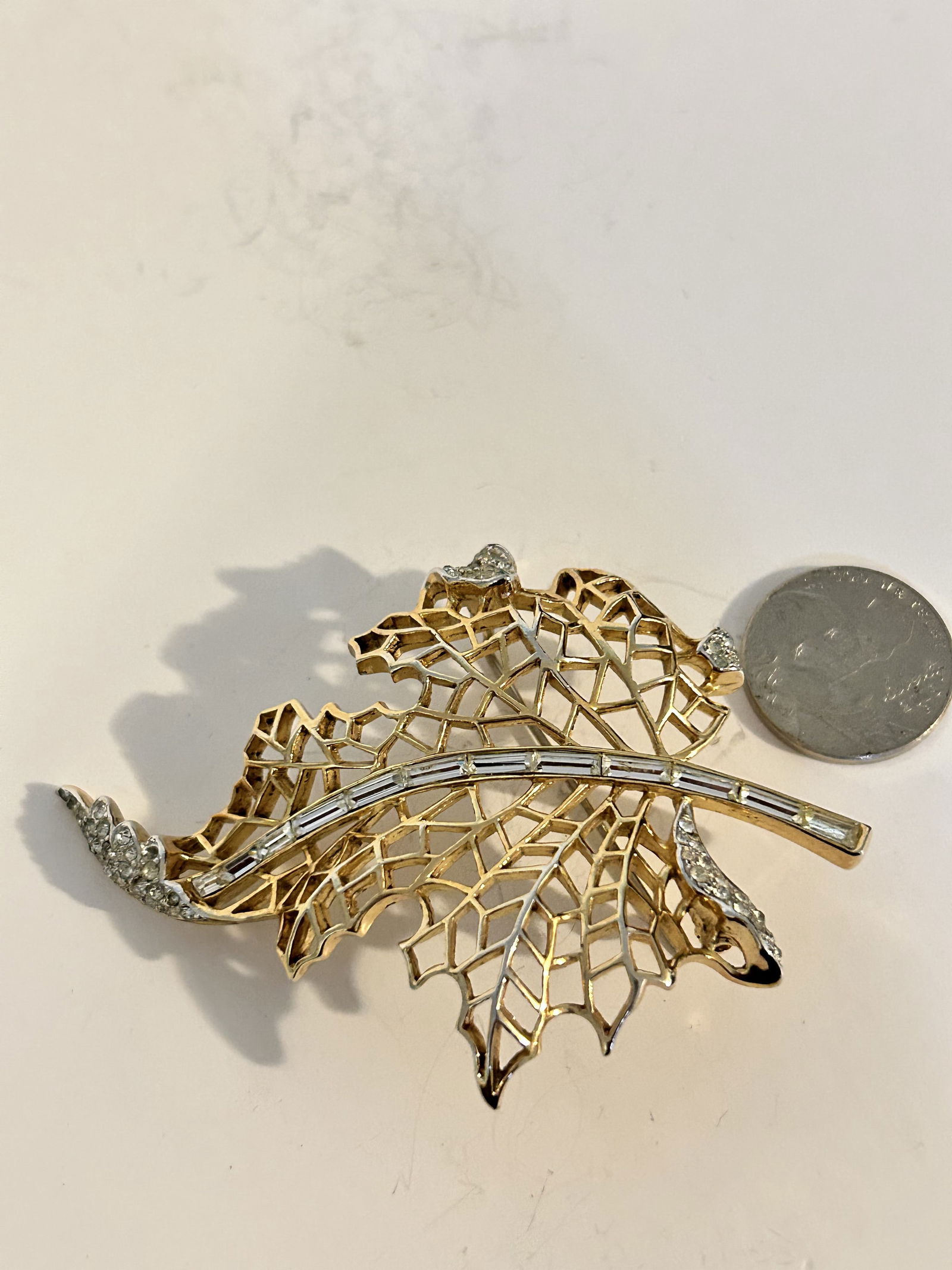 Signed Crown TRIFARI Vintage Leaf Brooch Pin Rhinestone (1 of 6)