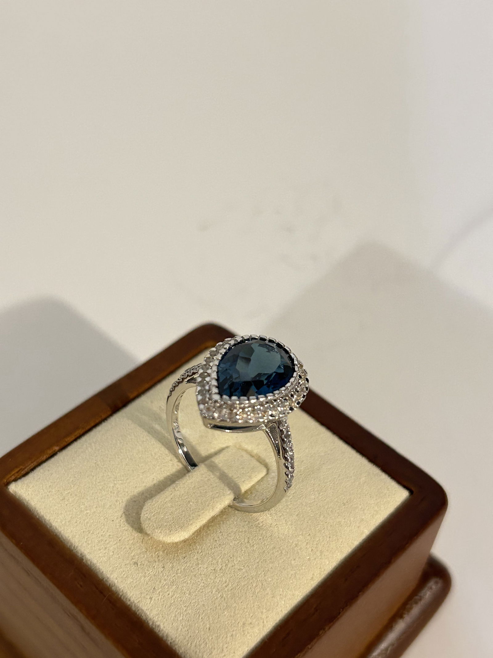 Vintage Beautiful RSI THAI 925 Sterling Silver Blue Stone Ring sz 8 (1 of 5)