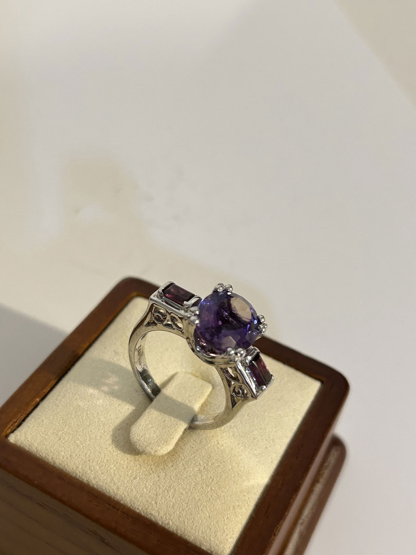 Vintage sterling Silver Amethyst filigree Ring sz 8 (1 of 5)