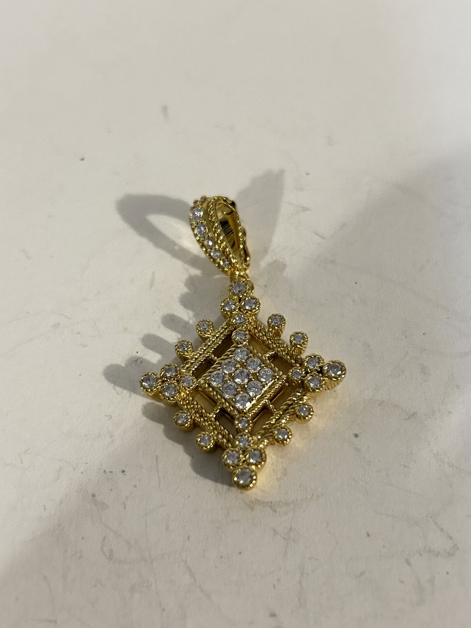 judith ripka sterling silver enhancer pendant: judith ripka sterling silver enhancer pendant Please view all photos as they are part of the description and condition of this Item, Feel free to contact me with questions or picture requests! Used It