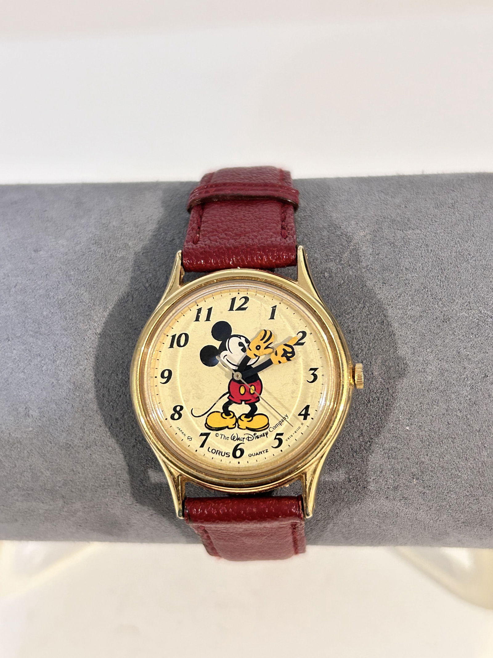 Vintage Lorus 1980s Classic Disney Mickey Mouse Ladys Women Watch V515-6000 needs bat (1 of 6)