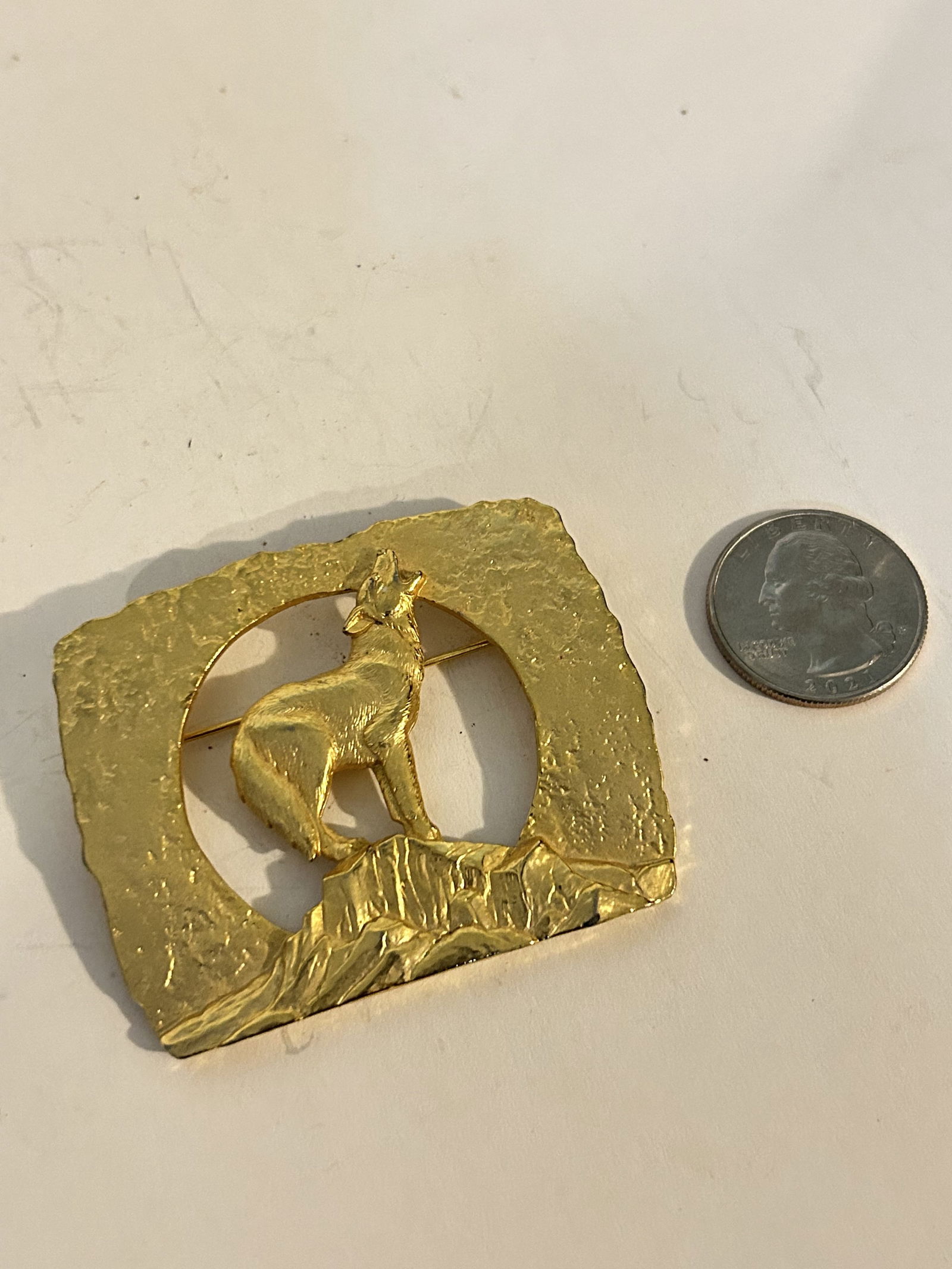 Vintage Howling Coyote or Wolf JJ Jonette gold tone (1 of 4)