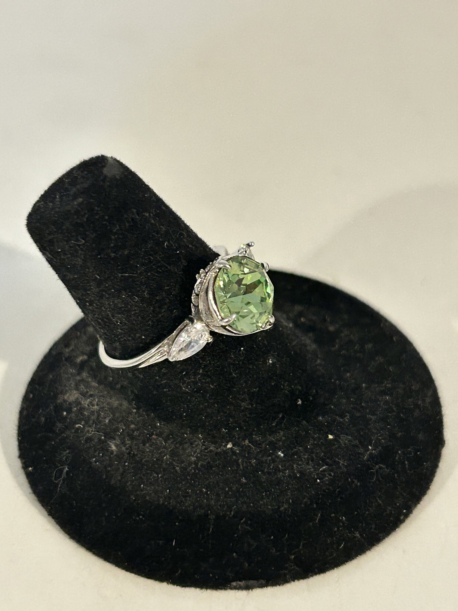 Vintage Sterling Silver green Rhinestone Ring sz 7 (1 of 4)