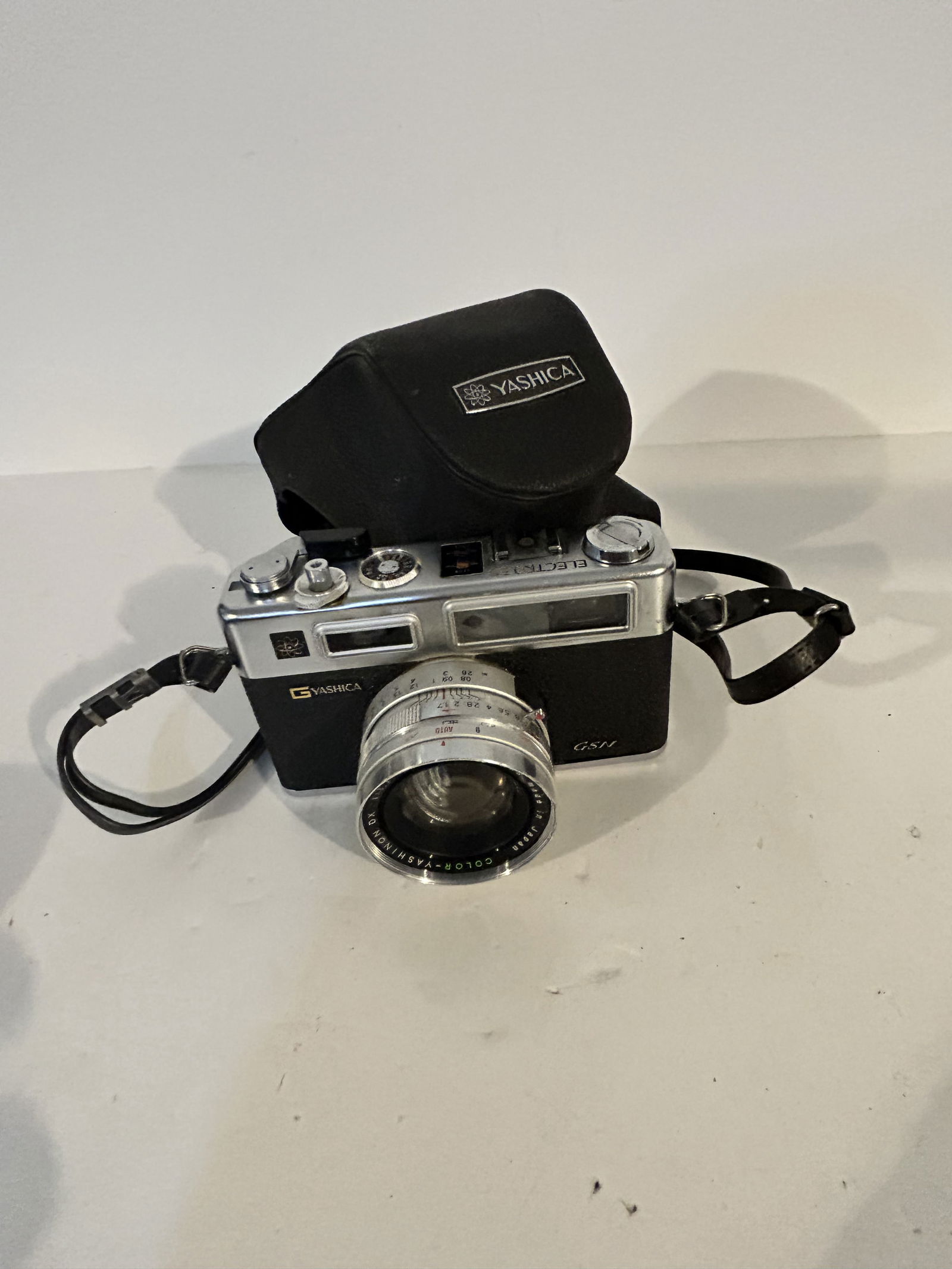 Vintage YASHICA ELECTRO 35 GSN Rangefinder Film Camera W/ 45MM F/1.7 Lens works (1 of 5)