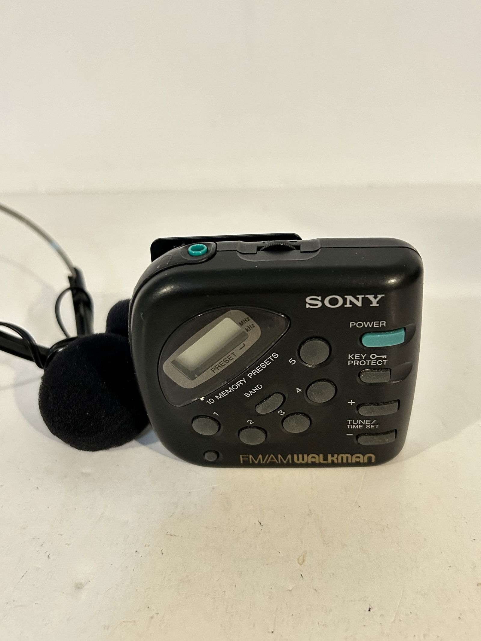 Vintage Sony WALKMAN SRF-M32 with Headphones - 10 Presets (1 of 5)