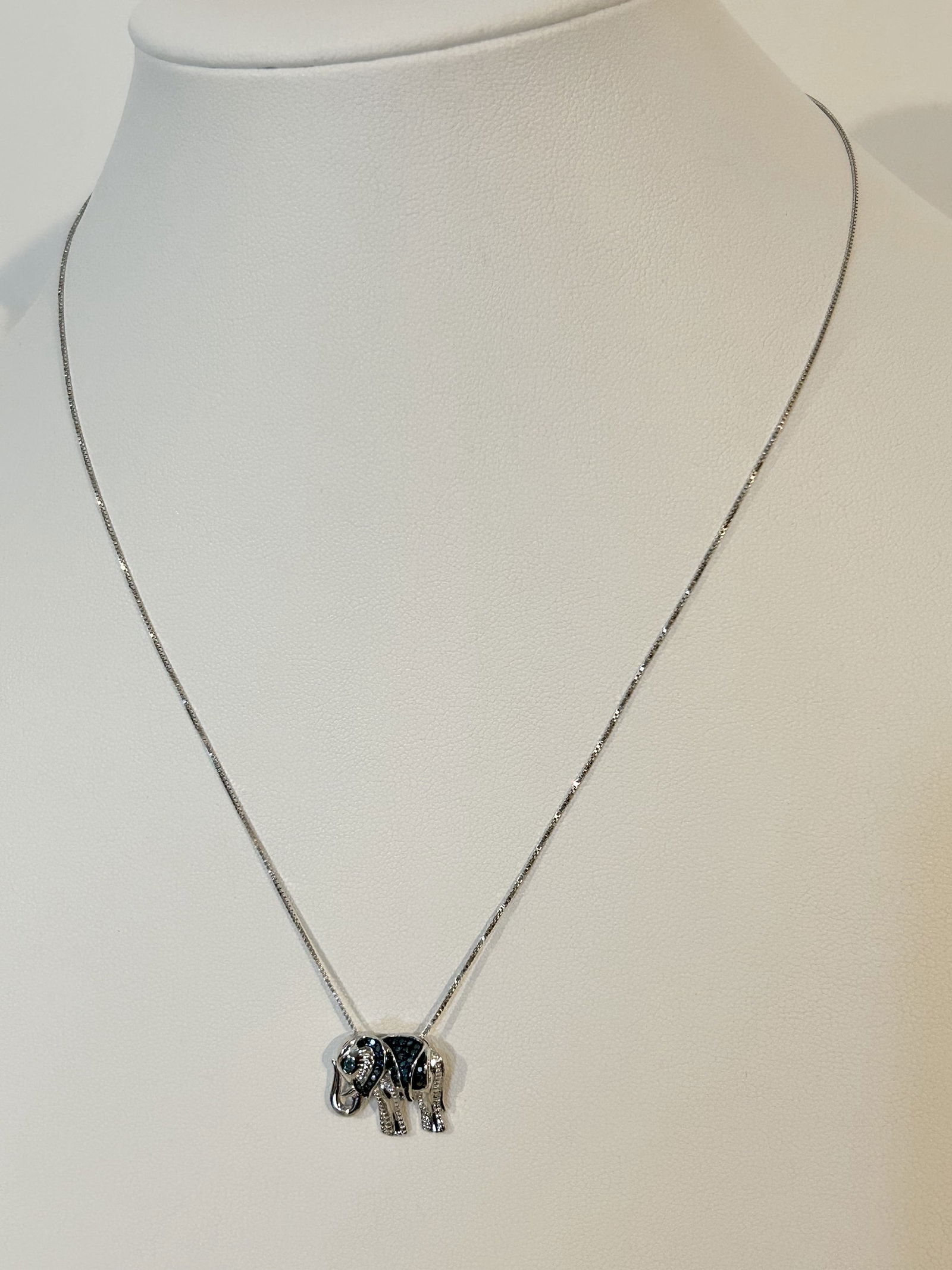 Vintage Sterling Silver elephant pendant Necklace 18" (1 of 5)