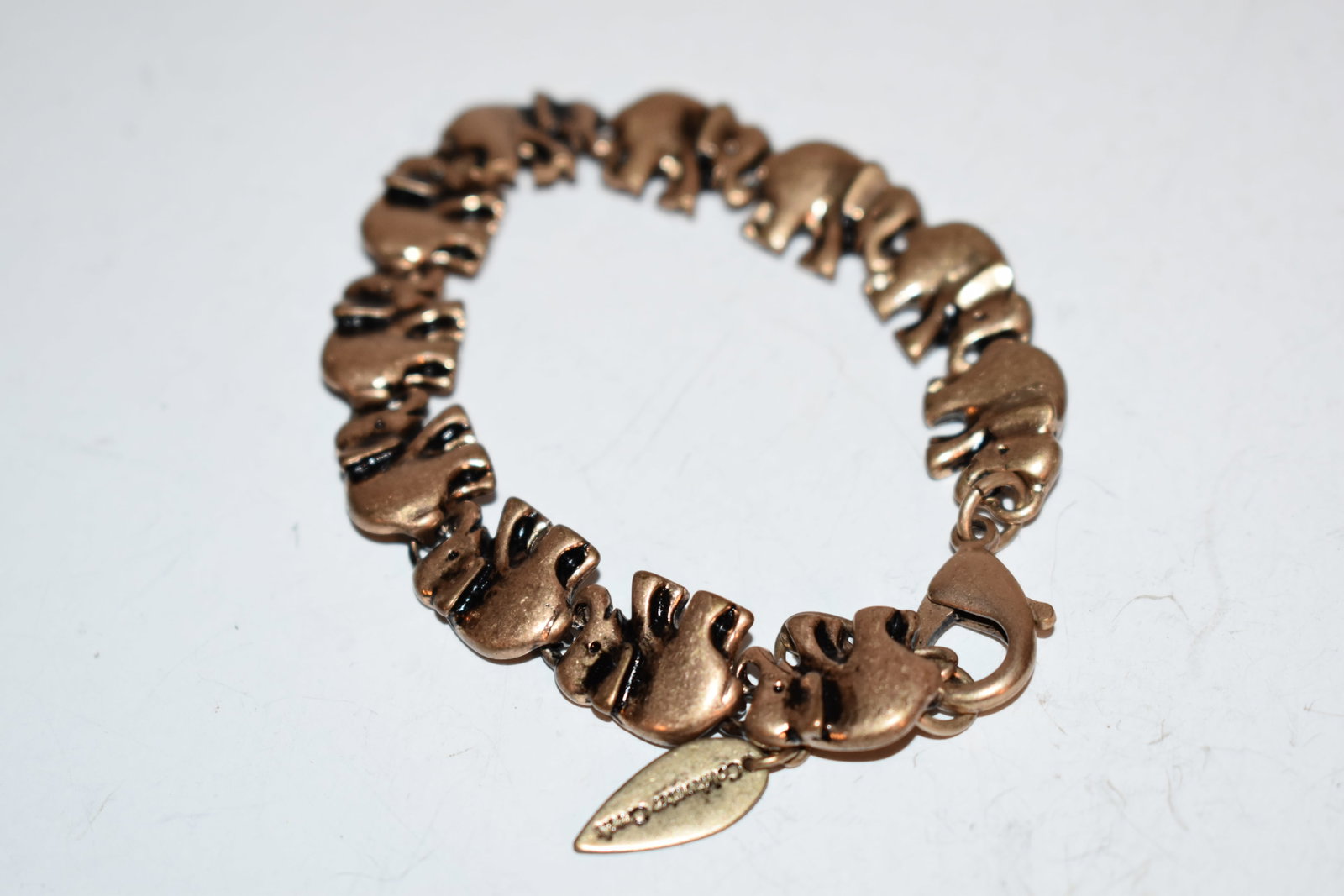vintage elephant bracelet 7": vintage elephant bracelet 7" Please view all photos as they are part of the description and condition of this Item, Feel free to contact me with questions or picture requests! Used Item AS IS