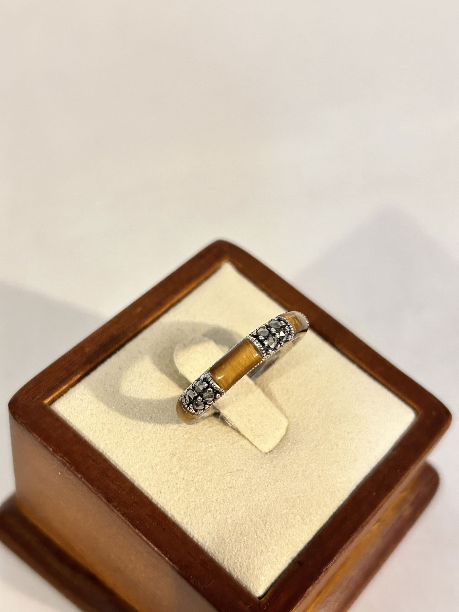 Vintage Sterling Silver marcasite tigers eye Ring sz 8 (1 of 3)