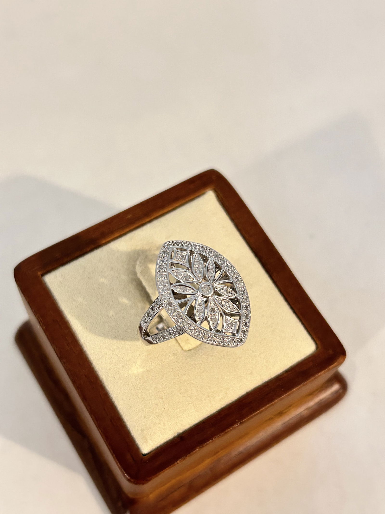 Vintage Sterling Silver cz FLORAL Ring sz 8 (1 of 5)