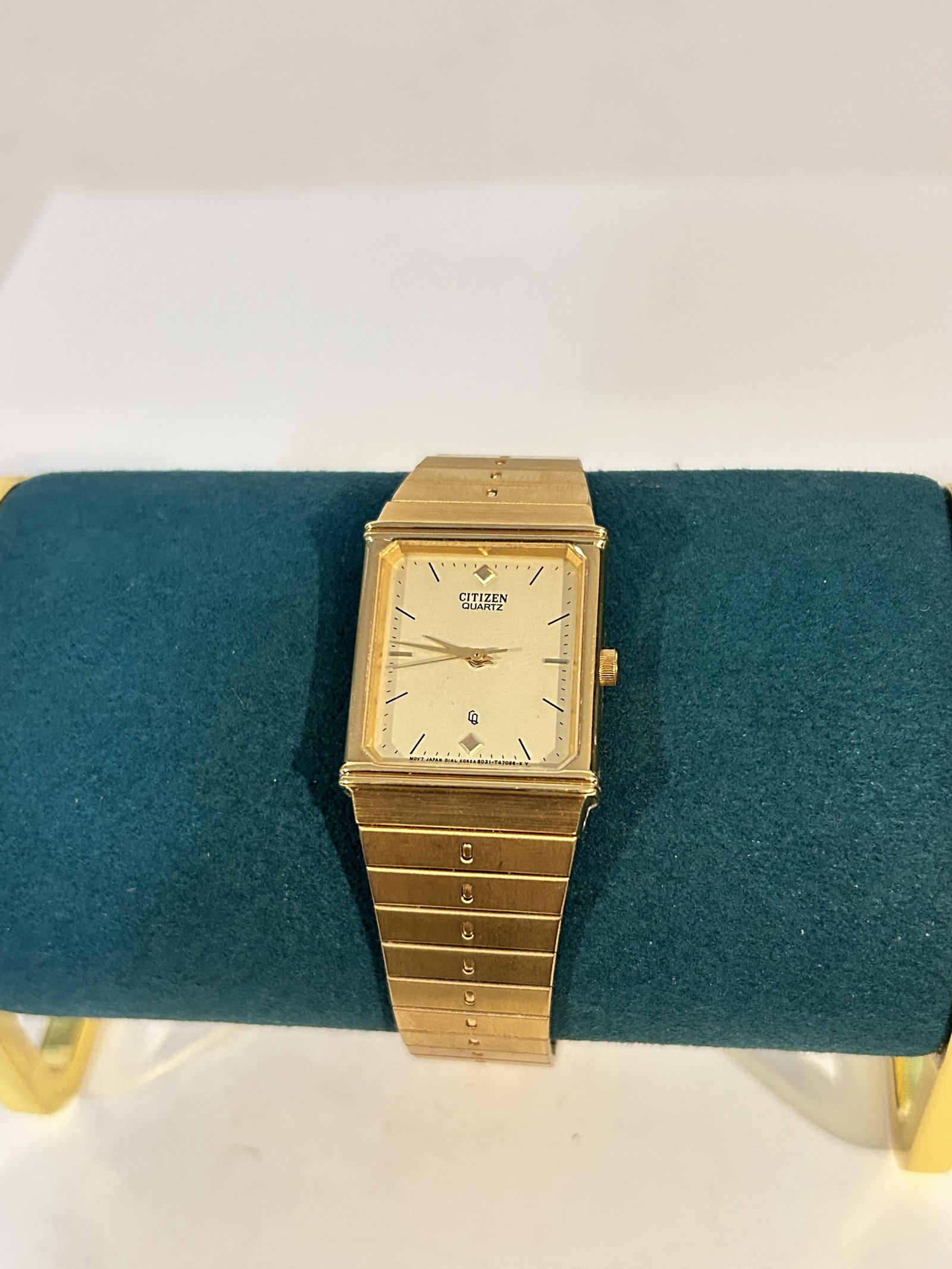 Citizen CQ Tank Watch Men 25mm Gold Tone Rectanlge works great!!! (1 of 6)