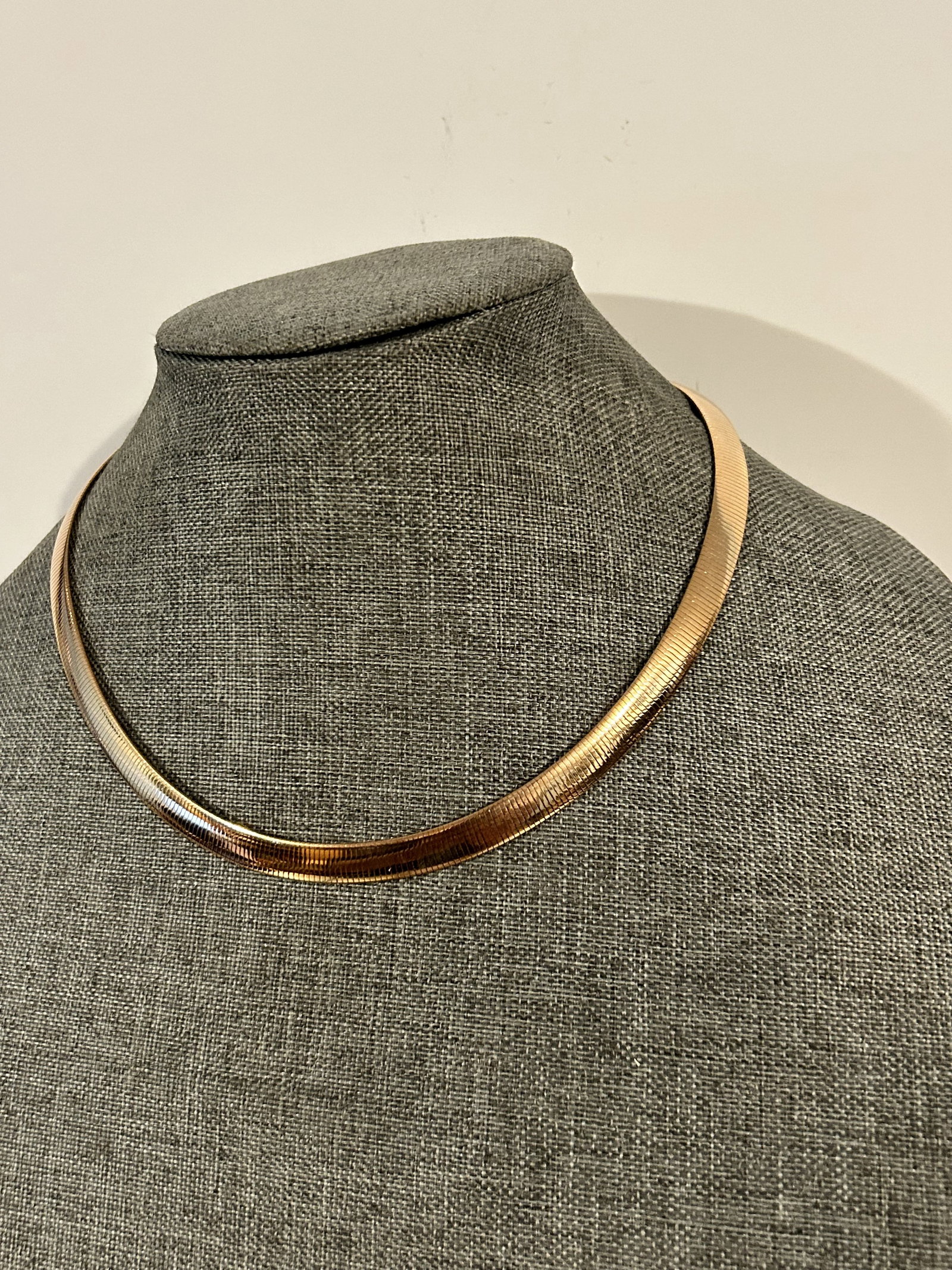 Beautiful Signed Milor Bronze Italy Herringbone Pattern Choker Necklace new: Beautiful Signed Milor Bronze Italy Herringbone Pattern Choker Necklace new Please view all photos as they are part of the description and condition of this Item, Feel free to contact me with question
