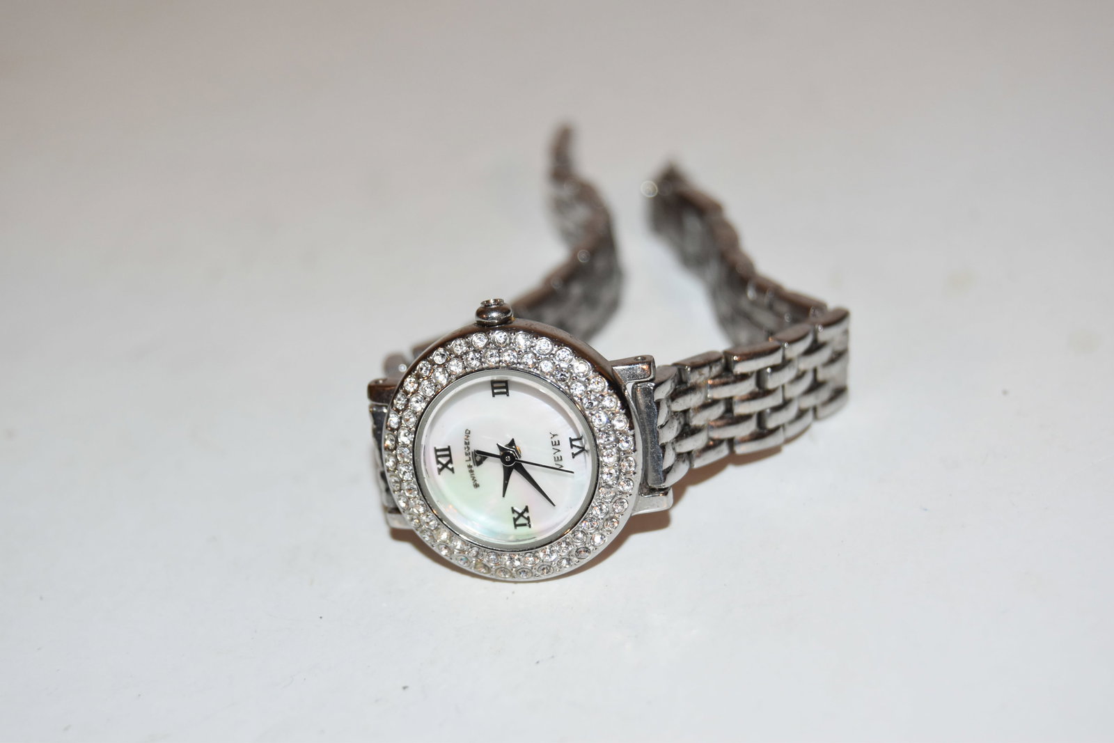 Swiss Legend Womens Pearl Dial Stainless Steel Bracelet Diamond Watch works great!!! (1 of 5)