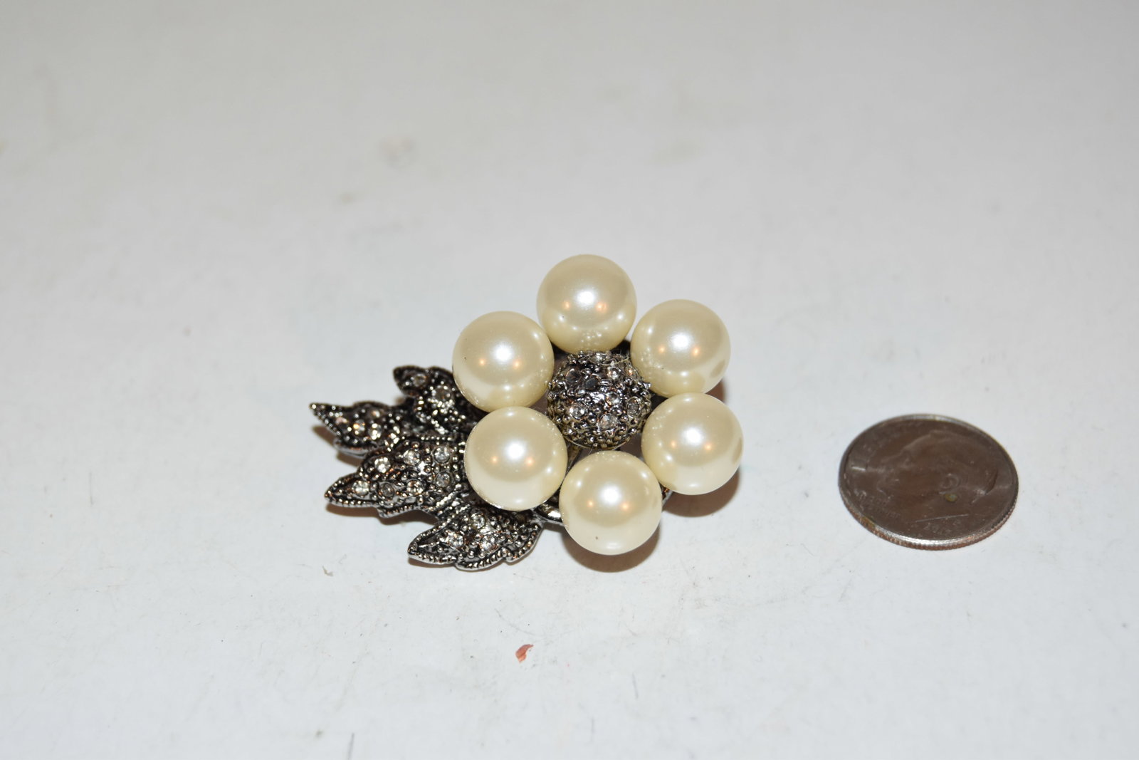 Vintage pearl marcasite flower Brooch missing some stones: Vintage pearl marcasite flower Brooch missing some stones Please view all photos as they are part of the description and condition of this Item, Feel free to contact me with questions or picture reque