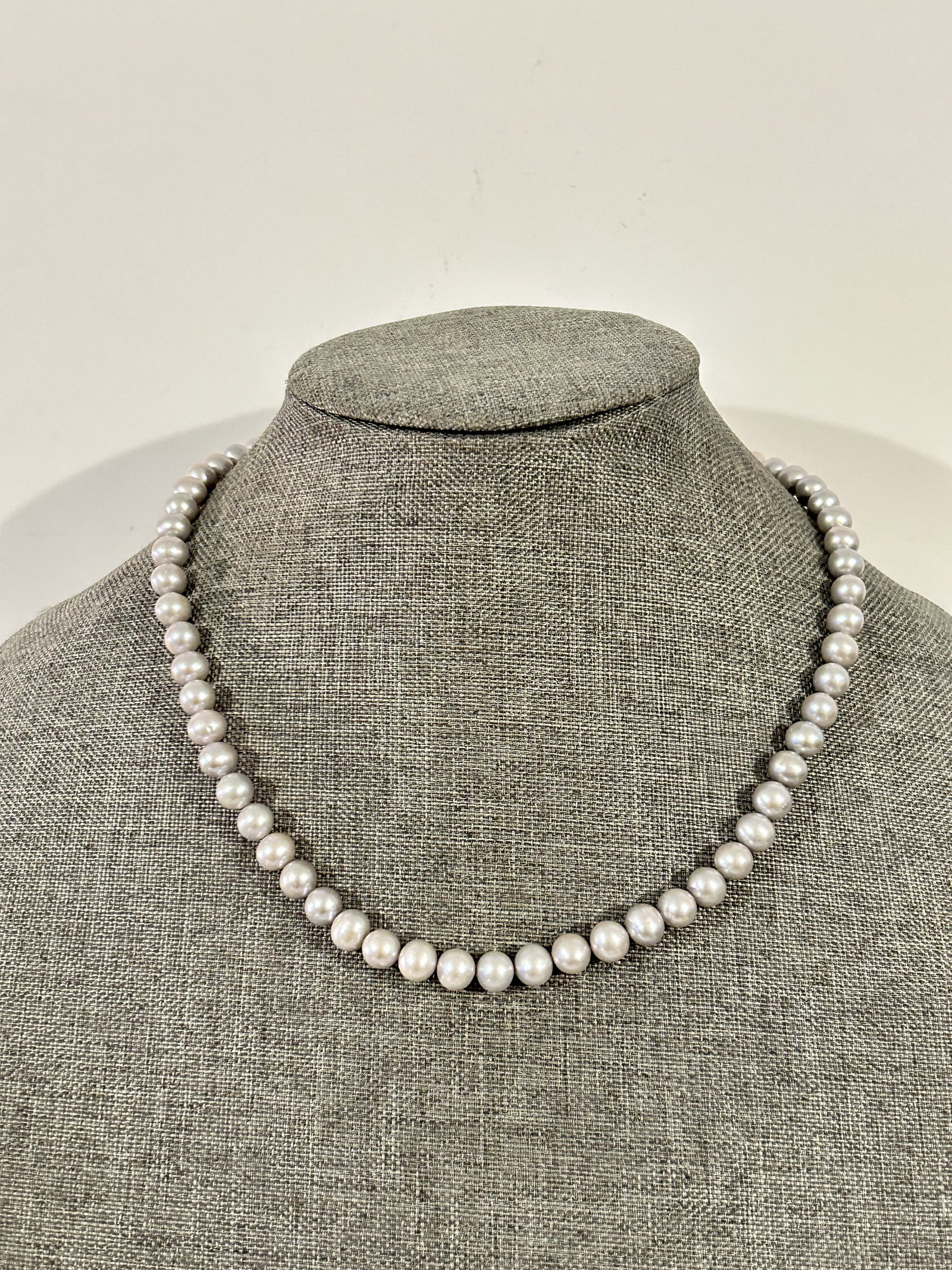 Judith Ripka Sterling Silver Blue Gray Pearl CZ Heart Clasp Necklace 16" in box: Judith Ripka Sterling Silver Blue Gray Pearl CZ Heart Clasp Necklace 16" in box Please view all photos as they are part of the description and condition of this Item, Feel free to contact me with ques