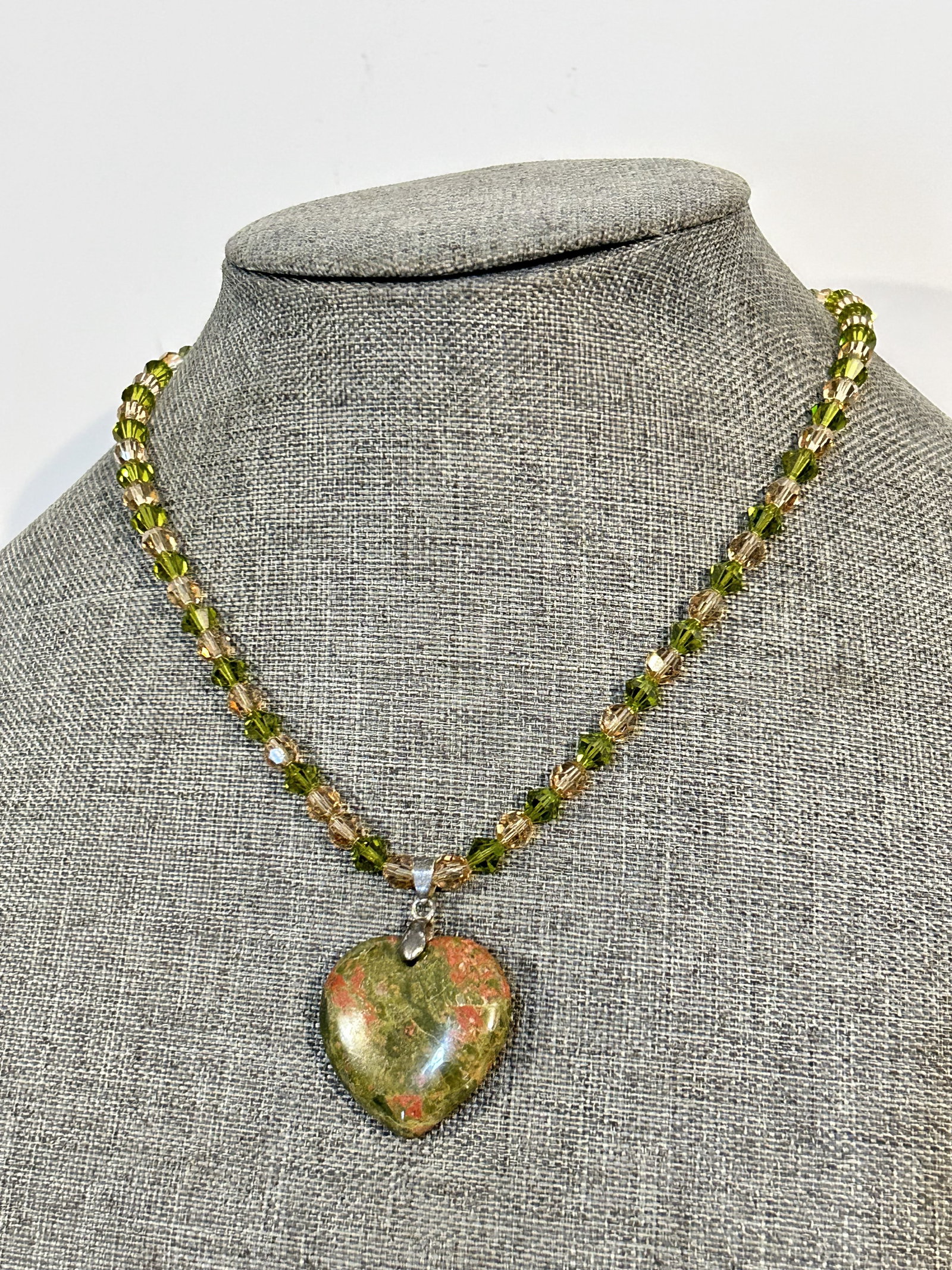 Vintage Sterling Silver gemstone Swarovski heart pendant Necklace 16": Vintage Sterling Silver gemstone Swarovski heart pendant Necklace 16" Please view all photos as they are part of the description and condition of this Item, Feel free to contact me with questions or p