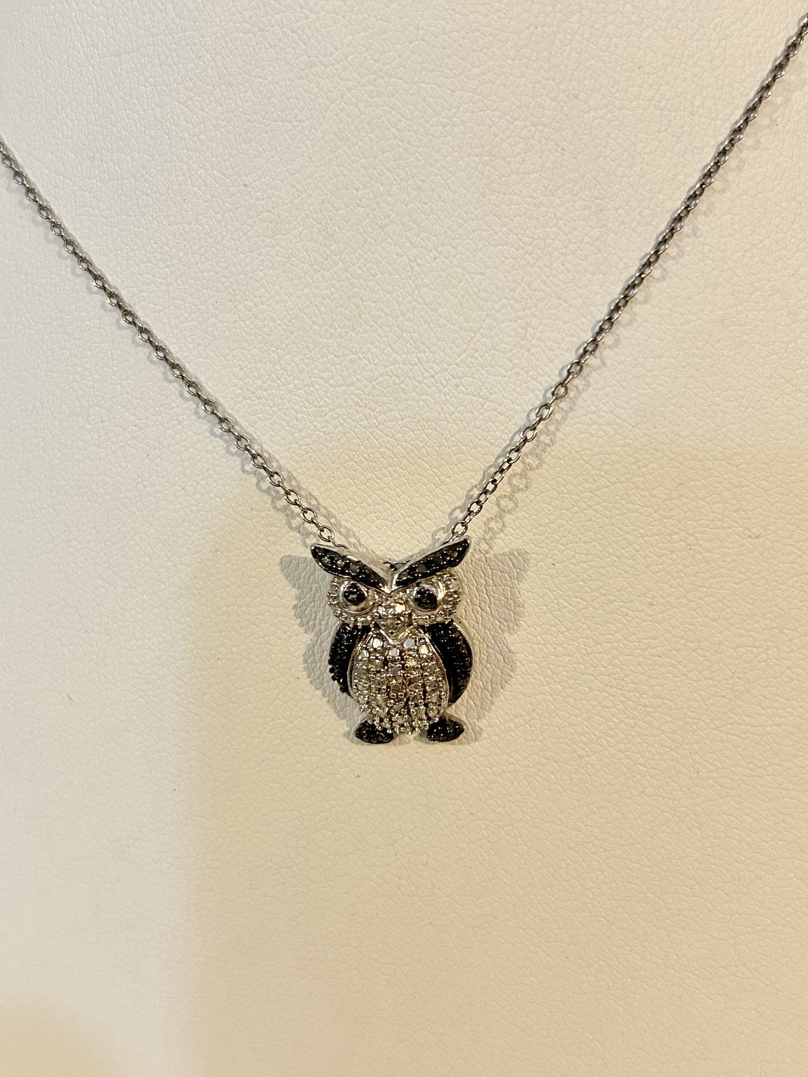 Vintage Sterling Silver Owl marcasite pendant Necklace 13": Vintage Sterling Silver Owl marcasite pendant Necklace 13" Please view all photos as they are part of the description and condition of this Item, Feel free to contact me with questions or picture requ