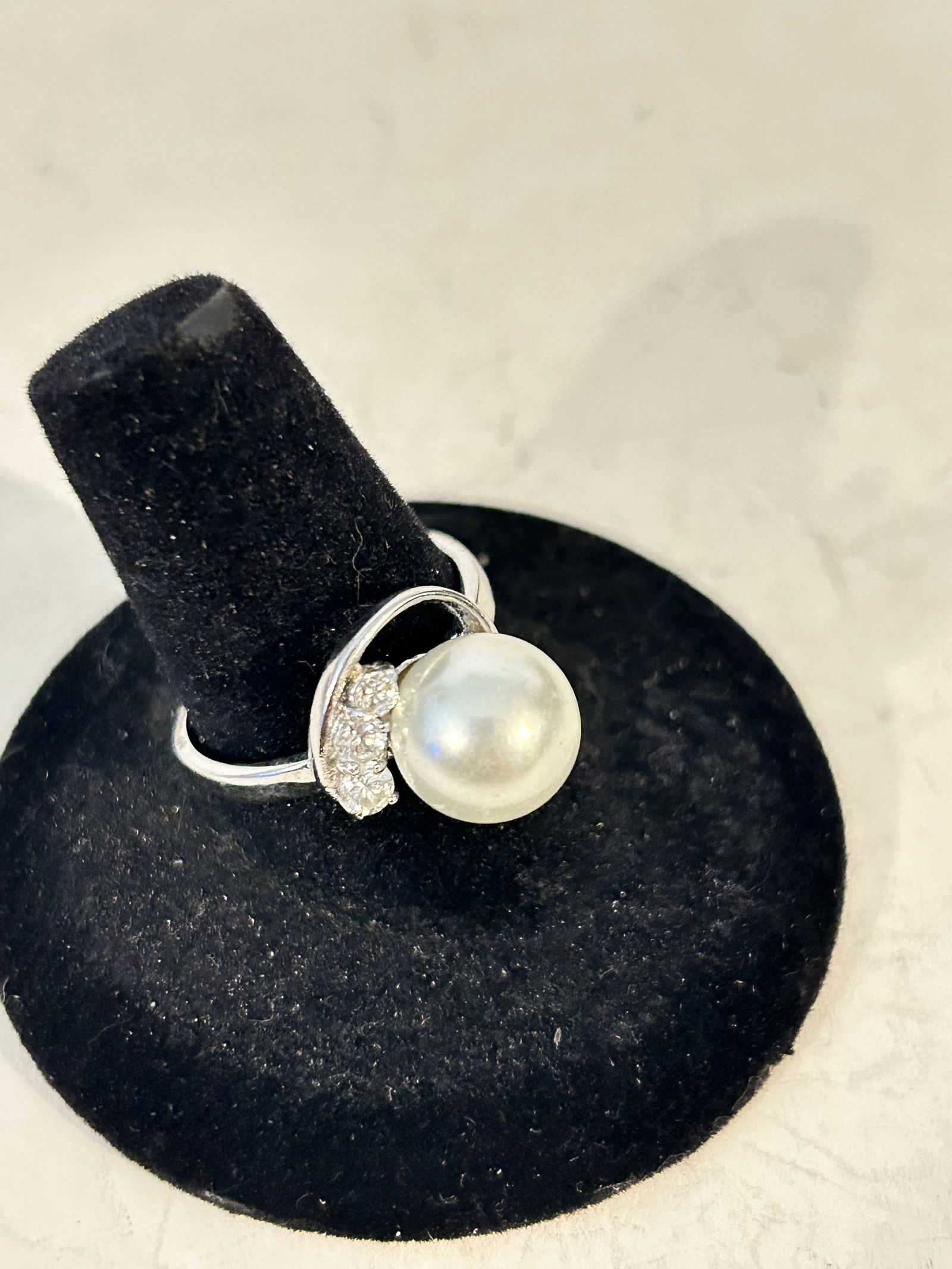 Vintage Sterling Silver pearl rhinestone Ring sz 8 (1 of 5)