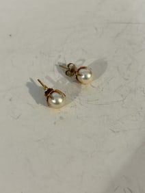 Vintage Pearl 14K post Earrings
