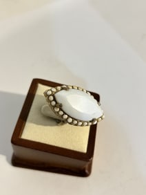 Vintage Elegant milk glass gold tone Ring sz 7