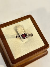 Vintage Sterling Silver Amethyst heart Ring sz 7