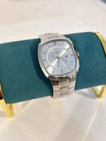 Kenneth Cole New York KC-3340 Men's Dress Watch works great!!!