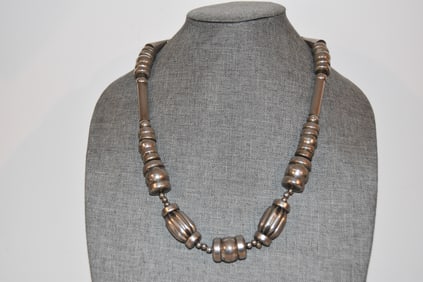 Vintage metal beaded Necklace 22"