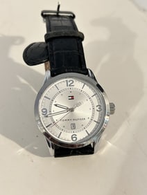 Vintage Tommy Hilfiger Quartz Watch leather band works great!!!