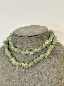 Vintage Necklace Eva Graham jade beaded necklace 26"