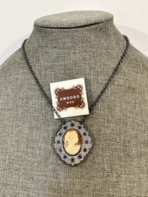 Vintage Amedeo Shell Cameo Necklace 16"