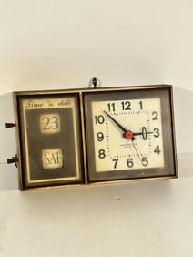 Vintage Westclox "Time 'n Date" electric flip clock. Model #26085 Works