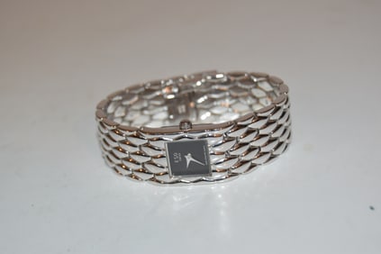 ESQ Swiss Watch Women 17mm Silver Tone Black Dial works great!!!