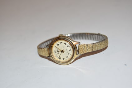Pulsar By Seiko Womens Watch Y481- 0010 Gold Tone works great!!!