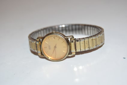 Vintage Seiko Quartz Women Gold Tone Petite Analog Dress Watch 2A22-0049 works great!!!