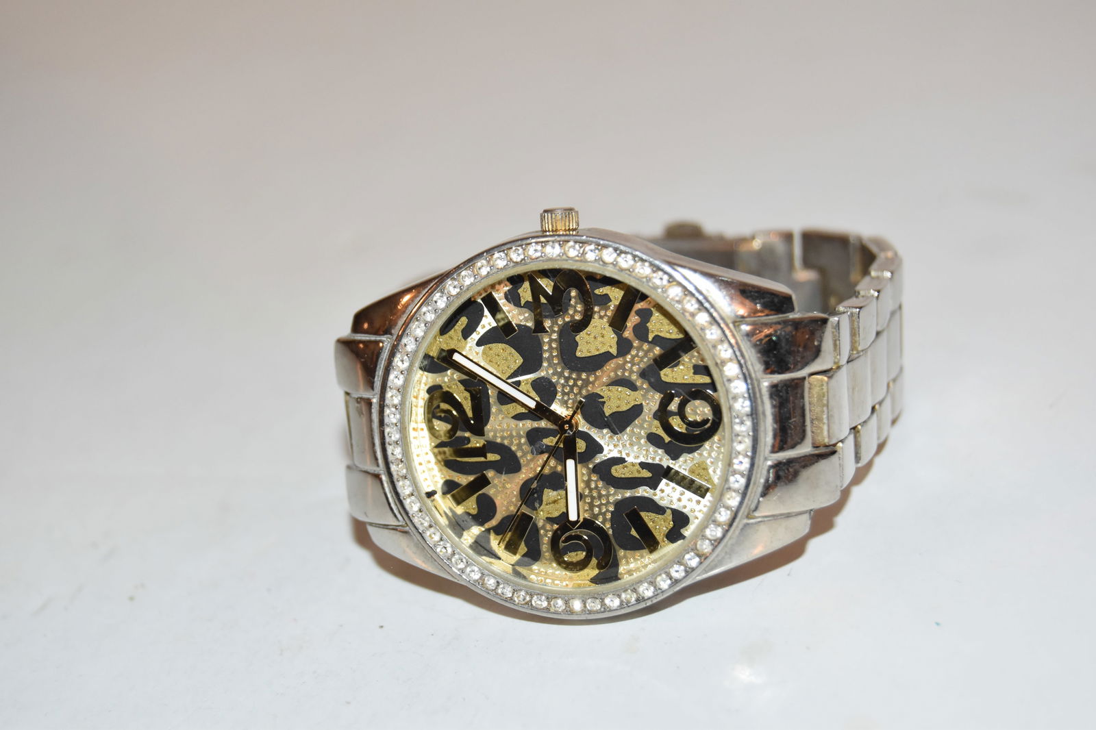 vintage Gold tone quartz rhinestone watch works great!!! (1 of 5)
