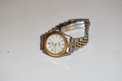 Elgin Glo Watch Two Tone Round Dial 35mm Quartz works great!!! EEL51-007