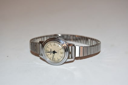 Vintage Gruen Guildcraft 17 Jewel Manual Wind Ladies Wristwatch works great!!!