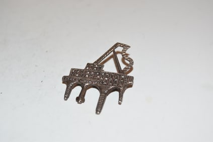 Vintage Sterling Silver piano marcasite brooch missing 1 stone