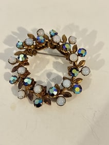 Vintage gold tone rhinestone flower Brooch